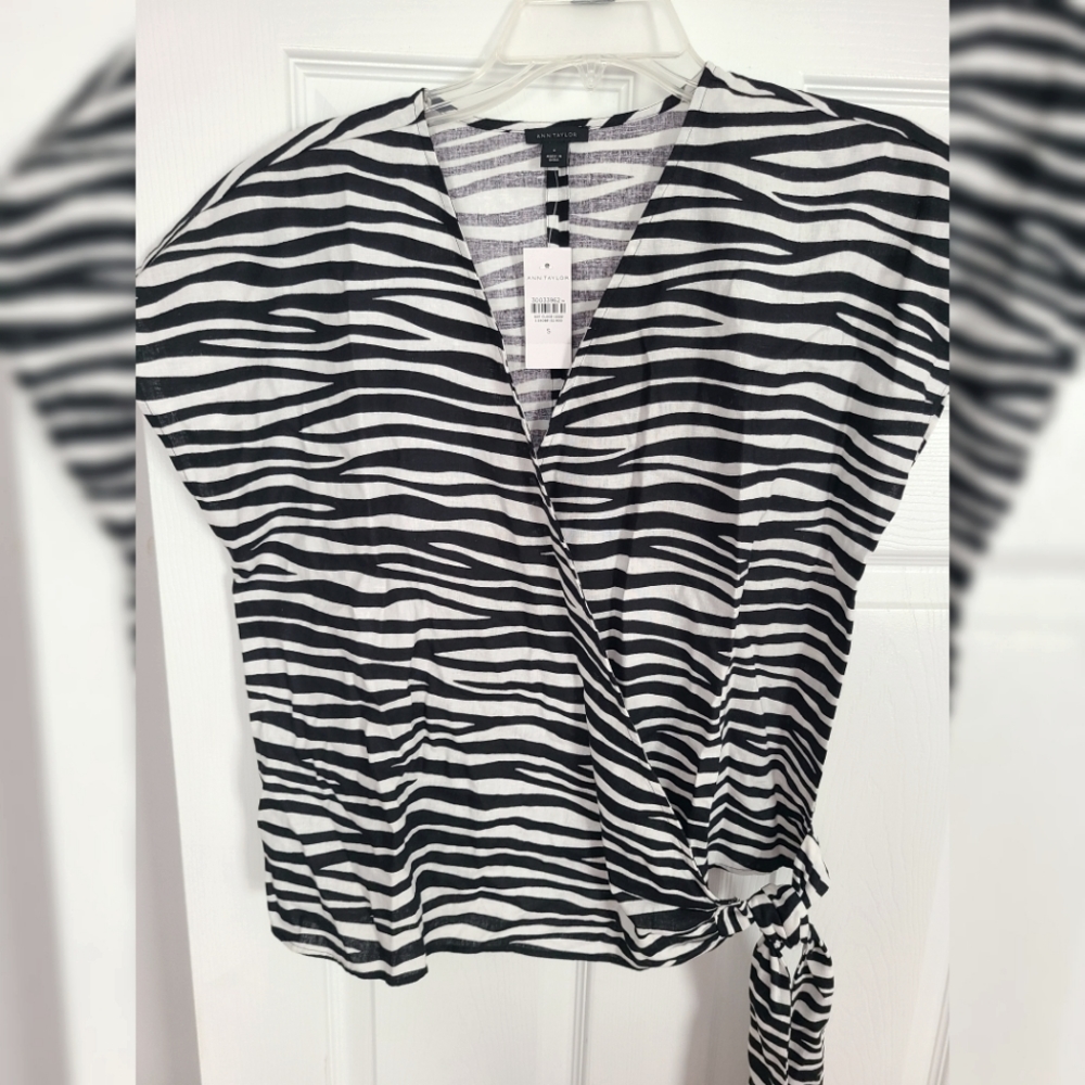 Ann Taylor wrap top, black and white, Size S, seems more like an M.